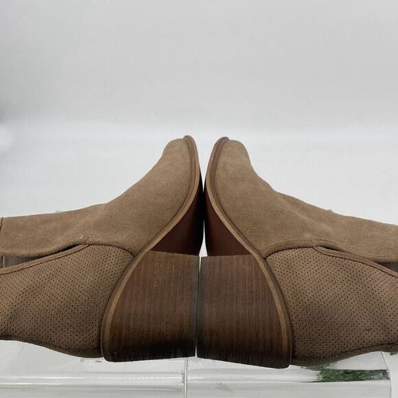 Hinge BP Barris Suede Stacked Heel Pull-On Ankle Bootie Cut-Out Taupe 7‎ - Picture 7 of 15